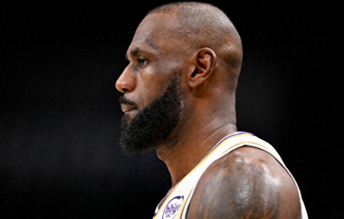 开云体育官方app-25-6！湖人吊打东部豪门，詹姆斯梦回巅峰，打服主场球迷