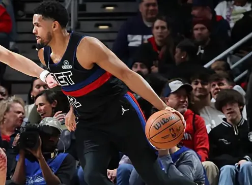 开云体育app-托拜厄斯-哈里斯全场12投9中，三分3中3空砍21分5篮板2助攻