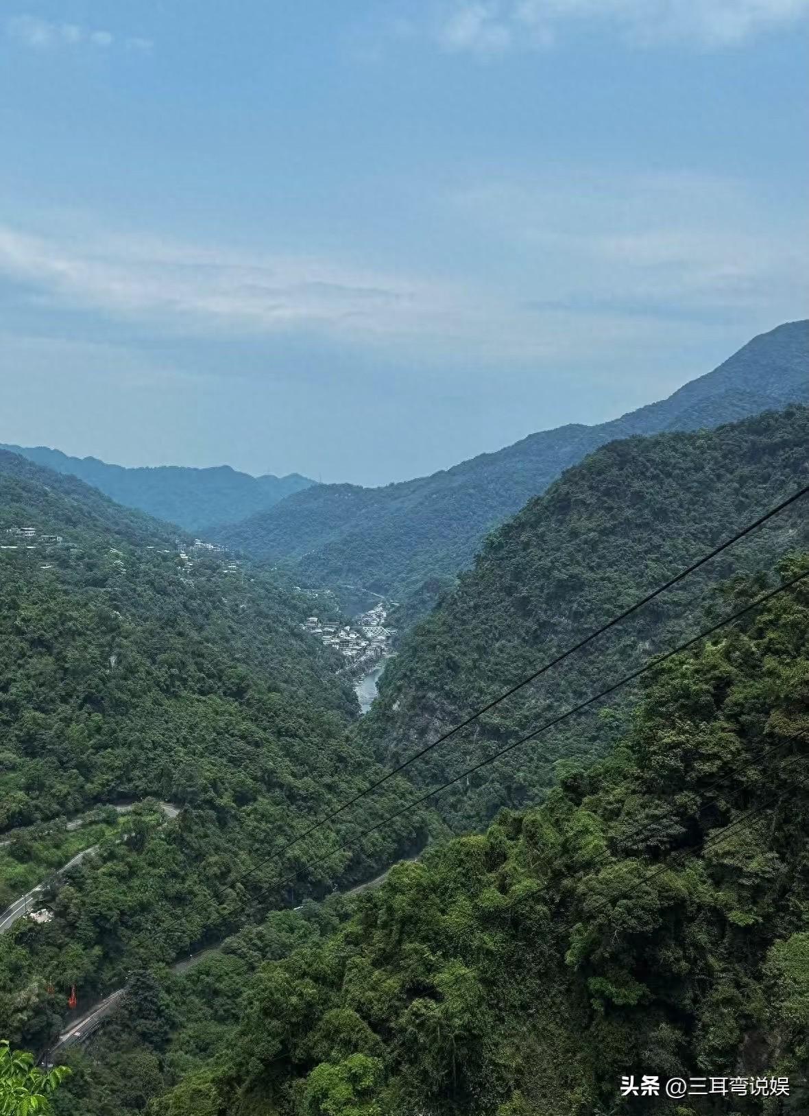 开云体育入口-田馥甄晒3人合体爬山，陈嘉桦带包子接地气，任家萱现在最没星味